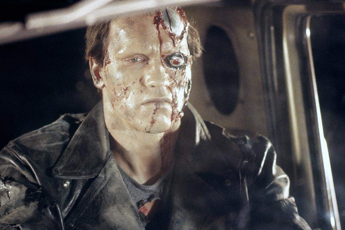 Für Arnold Schwarzenegger, der den Antagonisten mimte, war der Film wohl entscheidend für seine Karrier. Für die Rolle des Terminator T-800 war auch O. J. Simpson im Gespräch. Schwarzeneggers roboterhafte Interpretation des Androiden wurde zum Kult, ebenso wie seine wenigen und kurzen Textzeilen ("I'll be back", "Get Out").
