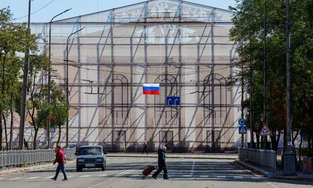 In Mariupol hängt bereits die russische Flagge.