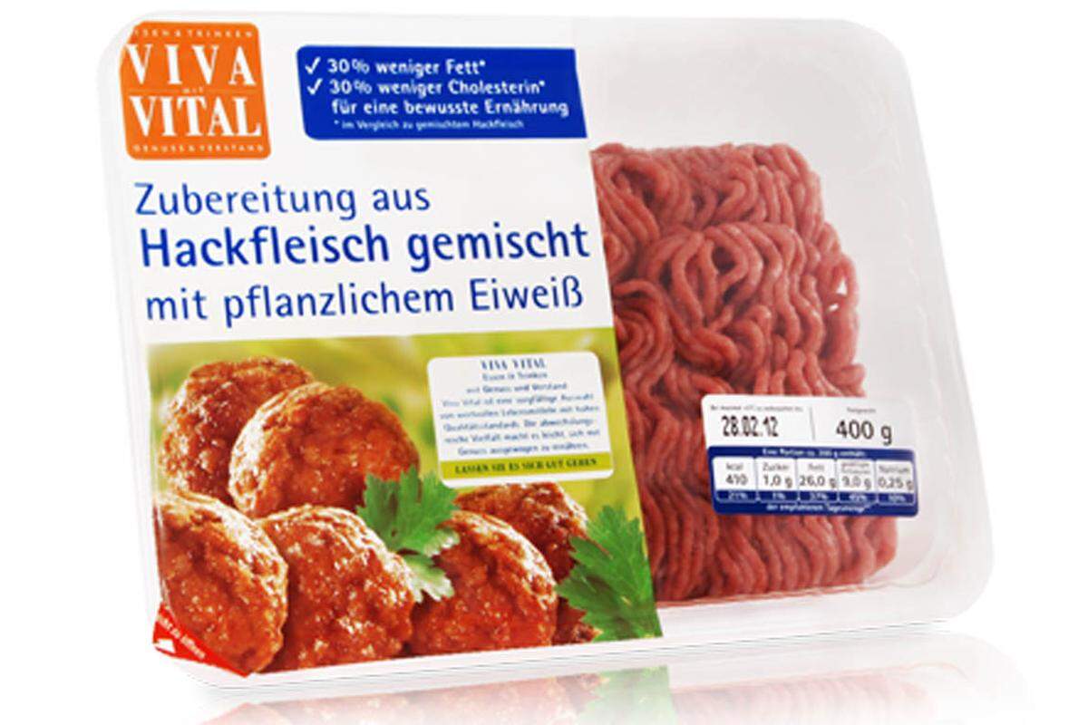 Auf dem zweiten Platz landete das "Viva Vital Hackfleisch" vom Discounter Netto. Foodwatch wirft dem Hersteller vor, das Hackfleisch, das mit der Aussage "30 Prozent weniger Fett" angepriesen wird, lediglich mit Wasser und Weizen zu strecken.  27,5 Prozent der Stimmen