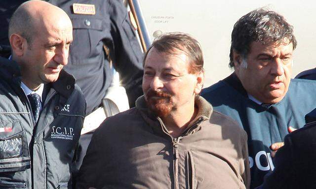 Zusammen mit anderen Terroristen wird Cesare Battisti auf Sardinien eingesperrt