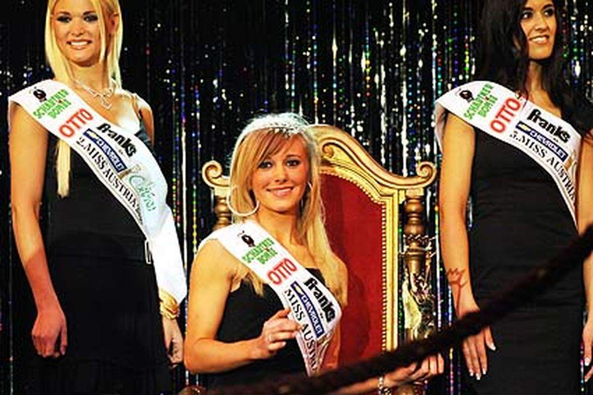Marina Schneider, die Miss Tirol, ist mit ihren 18 Jahren zur Miss Austria 2008 gewählt worden. Sie überzeugte die Preisrichter mit ihren grünen Augen und den Modelmaßen 88-63-88.