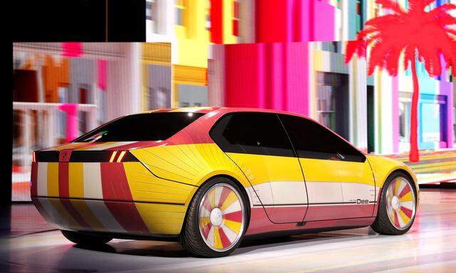 Das Konzeptauto BMW i Vision Dee (Digital Emotional Experience).