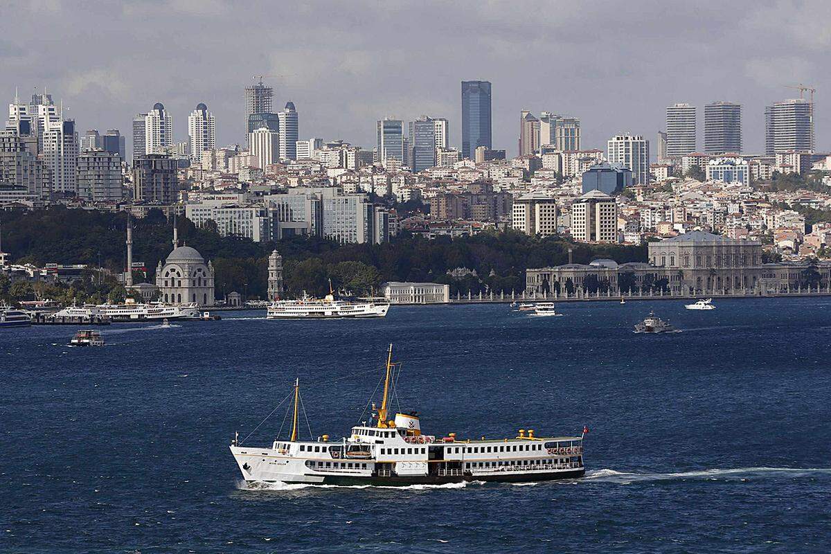 Auch in Istanbul wurde für den neuesten Bond-Streifen gedreht. Daniel Craig liefert sich bereits zu Beginn - ähnlich wie bei den vorigen Filmen "Casino Royale" und "Ein Quantum Trost" ...