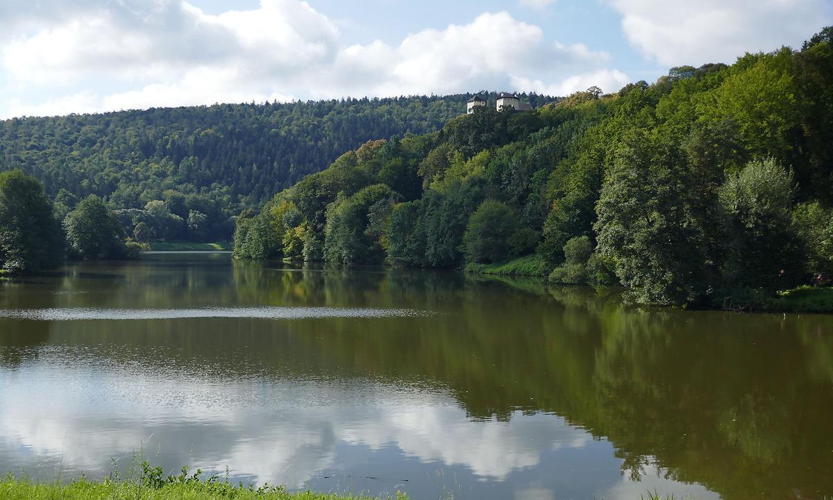 Beim Burgsee in Lockenhaus kann man parken