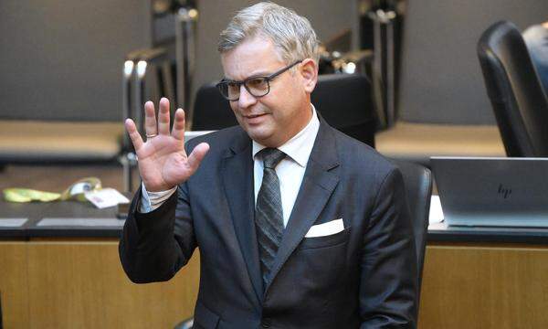 Finanzminister Magnus Brunner sendet in der Lohnrunde Doppelbotschaften aus.