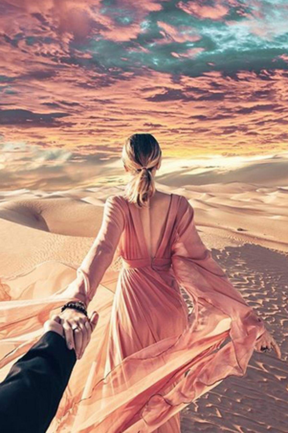 Seitdem reisen die beiden durch die Welt und veröffentlichen auf Instagram überzeichnete Fotos des Sujets. In der Wüste Abu Dhabis.