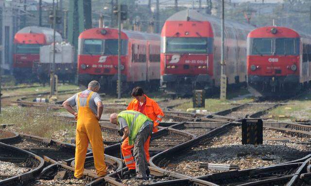 THEMENBILD: BAHN UND OeBB