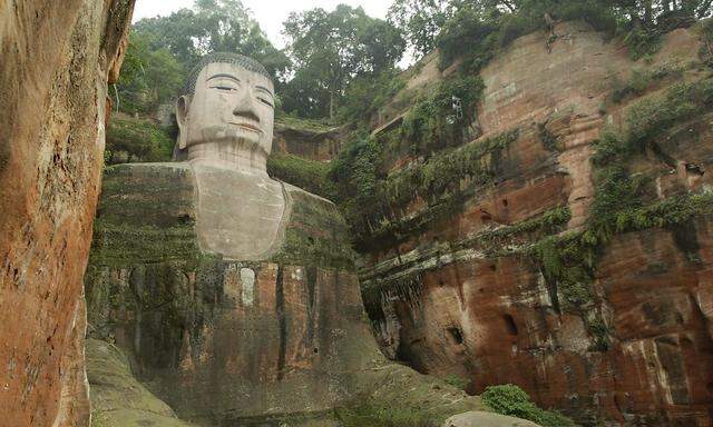 Archivbild: Die Buddha-Statue von Leshan, die für den Krippenstein kopiert werden soll.