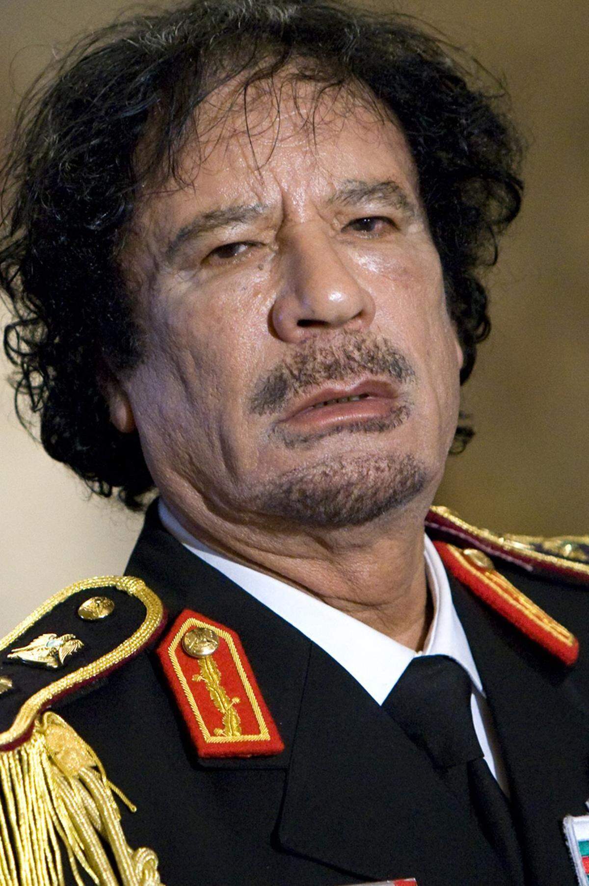 "Einer der größten Staatsmänner des Jahrhunderts." Chávez 2009 über Libyens Despoten uammar al-Gaddafi (1942 - 2011).