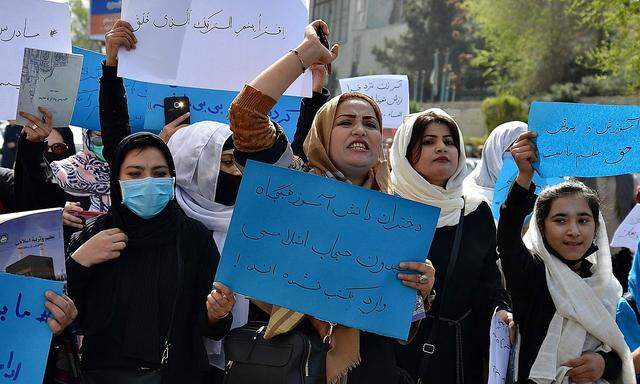 Gegen den erneuten Stopp der Schule für Mädchen wurde heute in Afghanistan demonstriert.