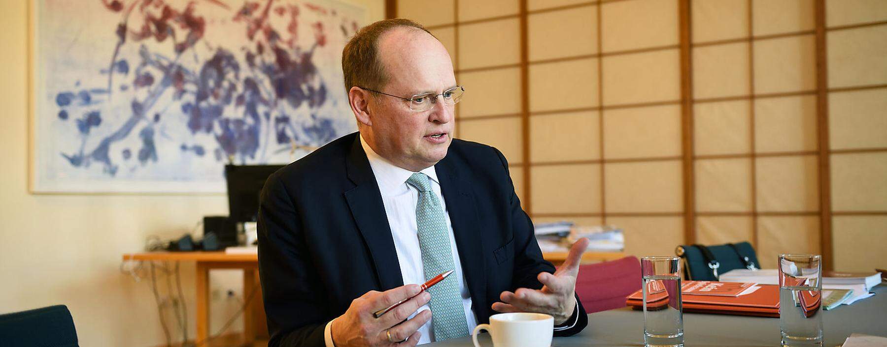 Christian Kircher in seinem Büro in der Bundestheater-Holding. 