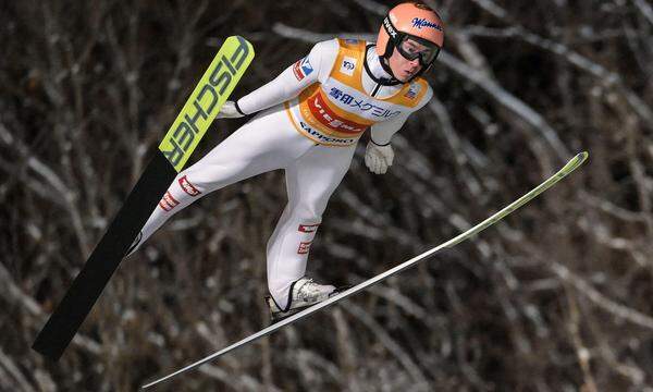 Skispringer Stefan Kraft hat mit seinem neunten Weltcup-Saisonsieg eine neue persönliche Bestmarke aufgestellt.