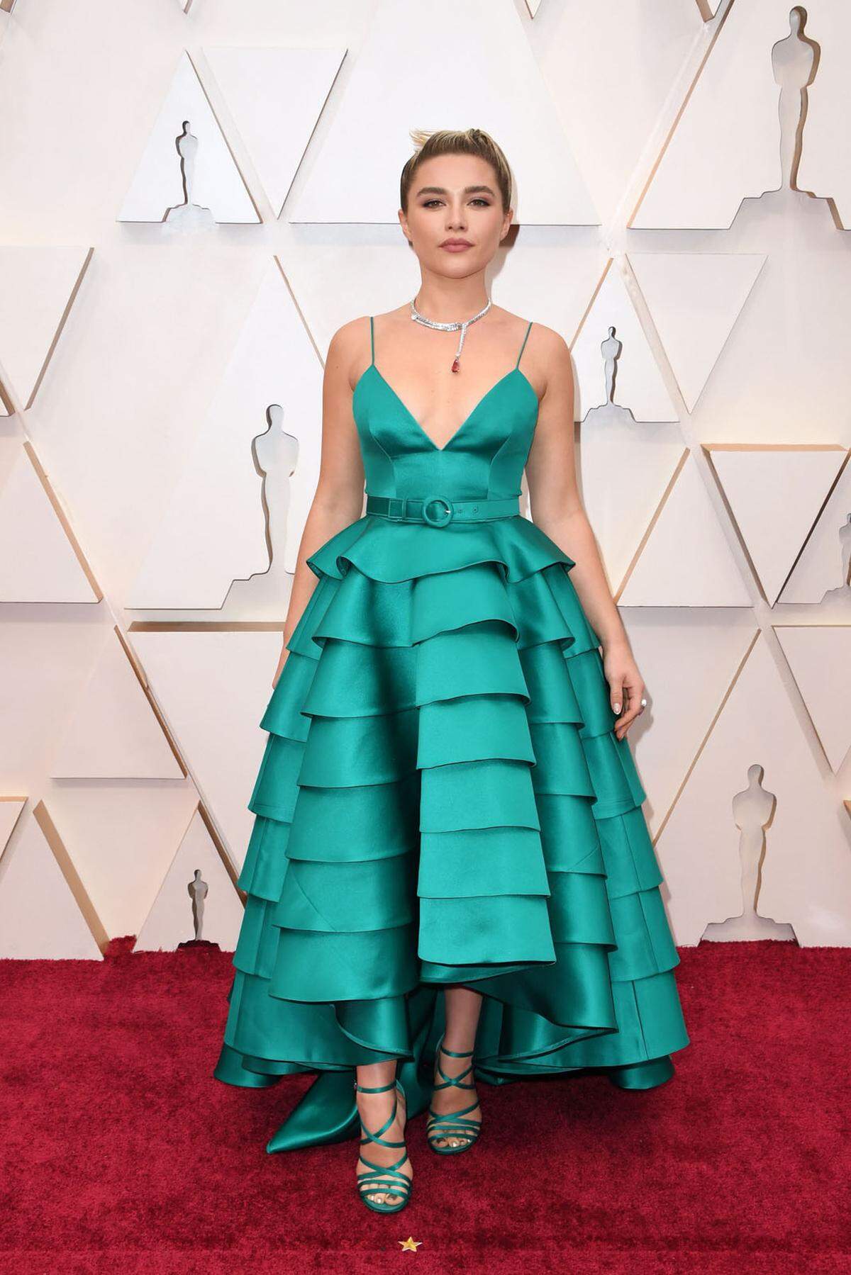 Modern und interessant: Florence Pugh in Louis Vuitton.