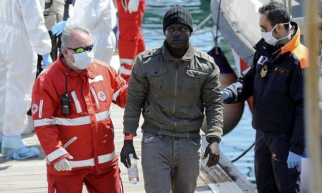 Dieser Tage kommen viele Flüchtlinge auf Sizilien an.