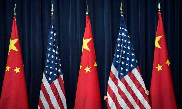 Symbolbild: Flaggen der USA und von China