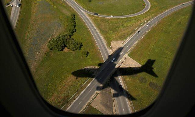 Air Force One casts a shadow upon its arrival n Austin, Texas