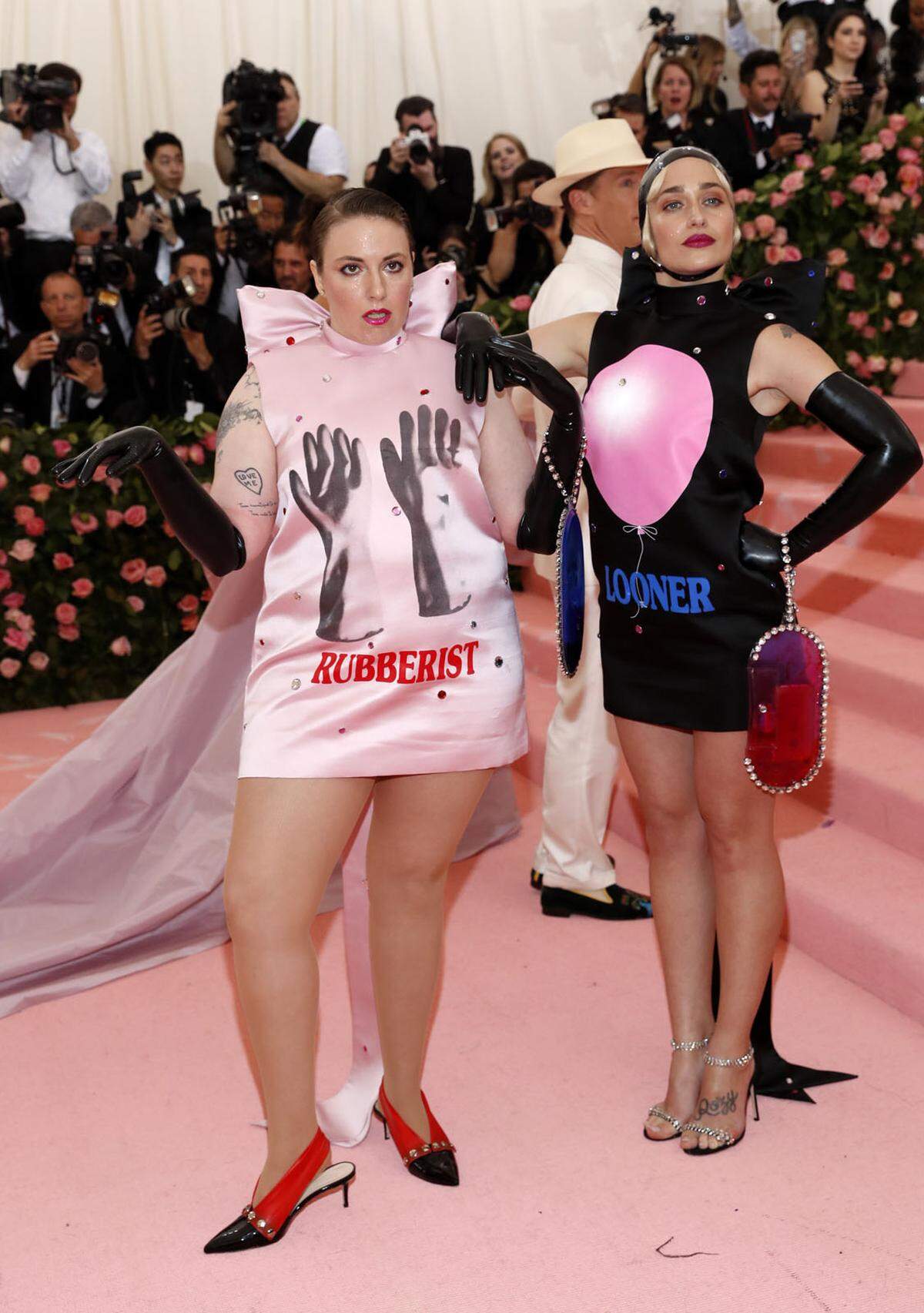 Lena Dunham und Jemima Kirke in Christopher Kane.