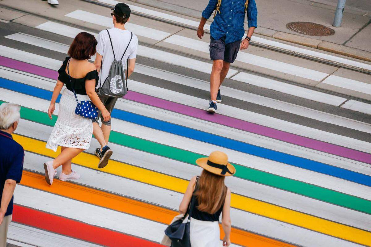 Die Regenbogenfarben werden den letzten Life Ball dominieren, da dies die Brücke zur gerade in Wien stattfindenden Euro Pride bilden soll.  