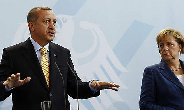 Turkish PM Erdogan and German Chancellor Merkel address a news conference following their bilateral t