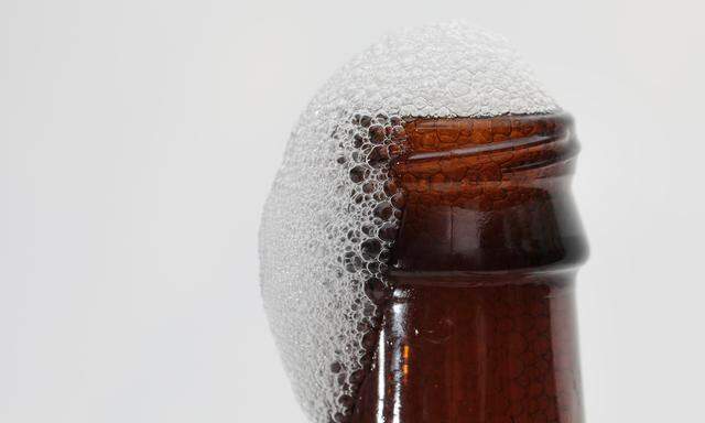 Bei Raumtemperatur gelagert und mit Korken, Draht und Wachs versiegelt hielt sich die Flasche Bier fast 140 Jahre. 