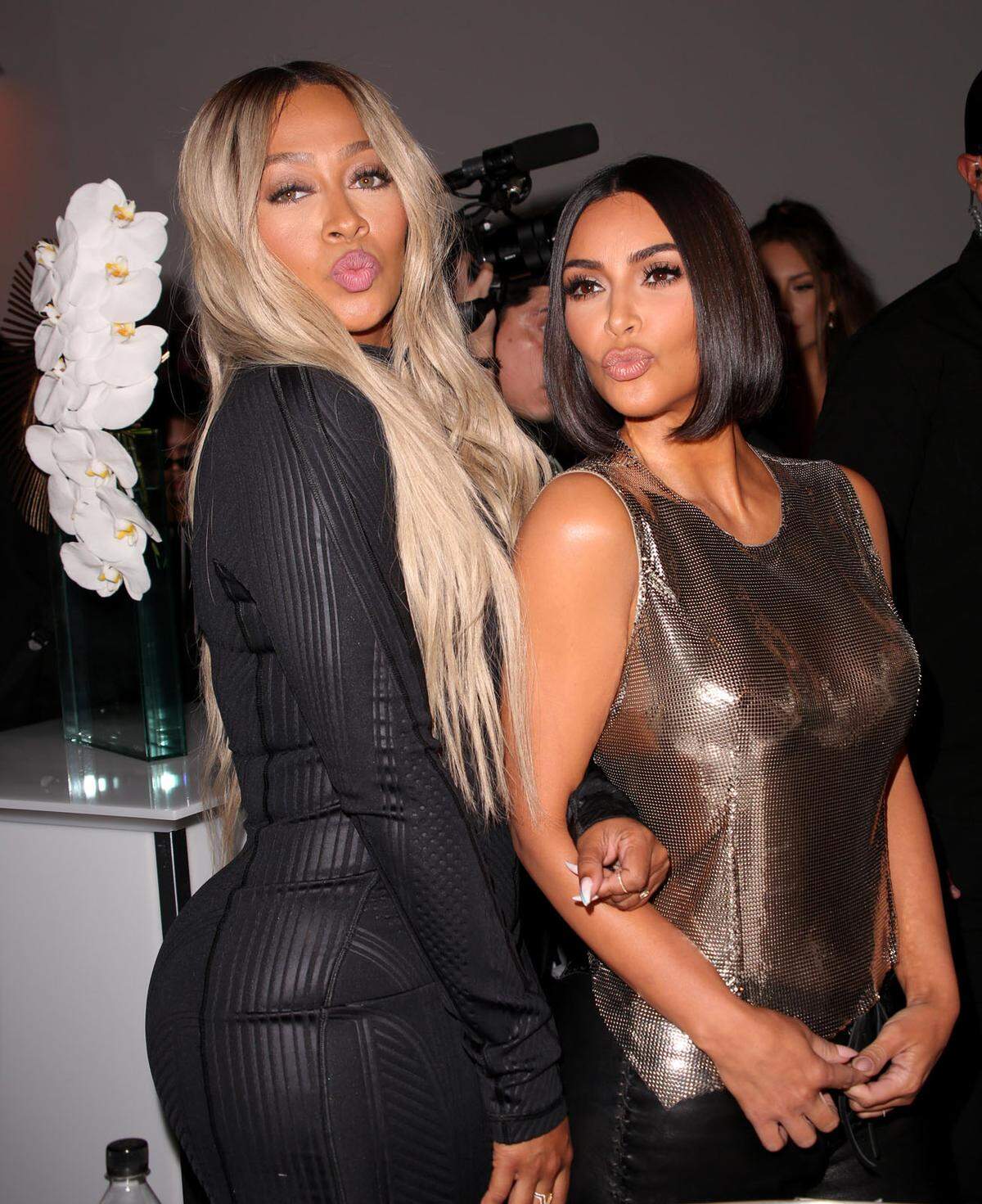 Kim Kardashian sah sich die Show von S by Serena Williams an.