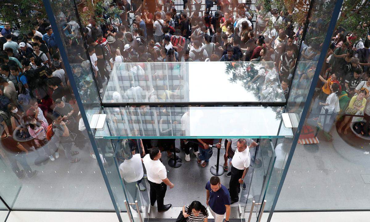 Glas, Glas und Glas. Die Hauptmerkmale des Apple Stores in Singapur.