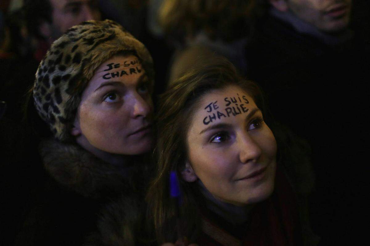 ... oder schrieben auf ihre Stirn "Je suis Charlie".