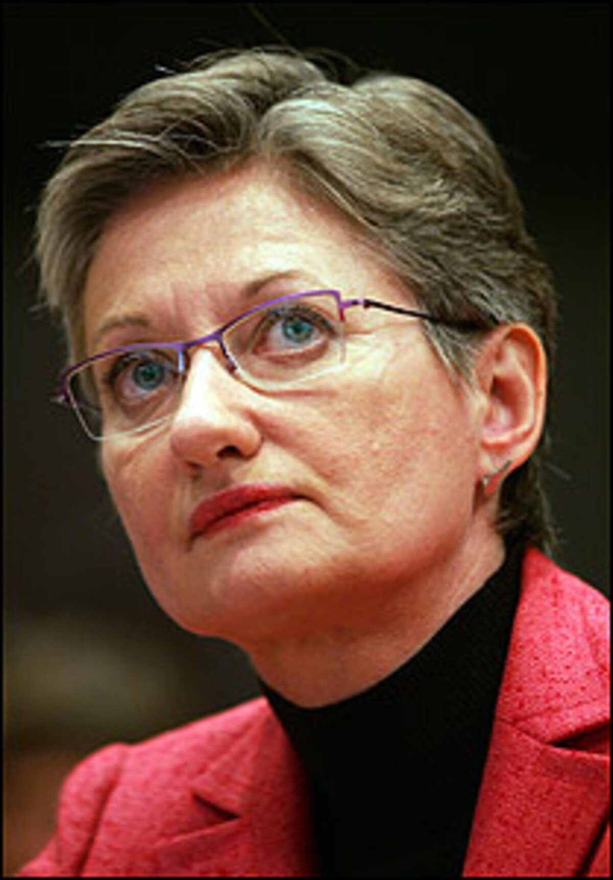 Die leidenschaftliche Reiterin unterrichtet auch an der WU Wien, wo sie Lektorin am Institut für Betriebswirtschaftslehre der Klein- und Mittelbetriebe ist. Beruflich folge sie, so Schmied in einem ihrer bisher raren Interviews, dem Prinzip "das Beste für die Öffentlichkeit und das Private". Letzteres wird für die neue Ministerin wohl in nächster Zeit kurz kommen.