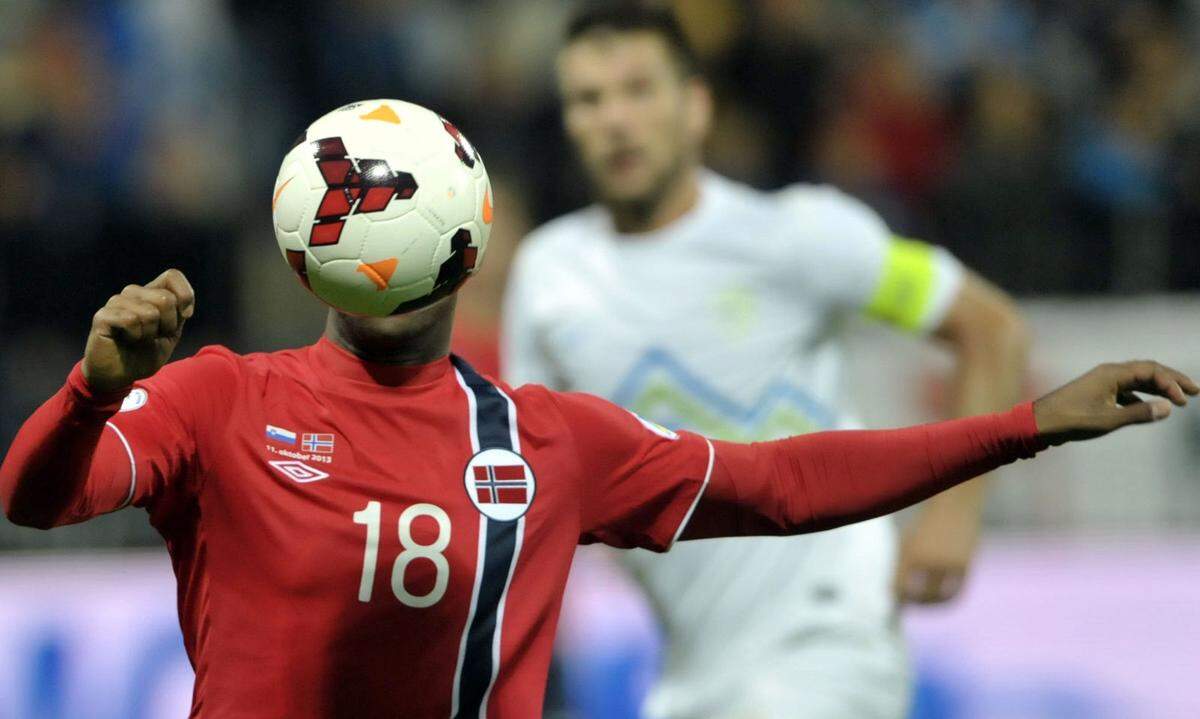 Fußball ist die hohe Kunst des Versteckens? Der Norweger  Kamara versuchte es zumindest einmal in der WM-Qualifikation, Schweden, Island und Dänemark fahren 2018 nach Russland
