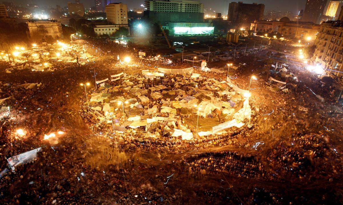 11. Februar 2011. Die Demonstranten des Tahrir Platzes in Kairo erwirkten schließlich einen Rücktritt von Langzeit-Machthaber Hosni Mubarak. Nach einem Intermezzo eines gewählten Präsidenten mit Verbindungen zu den Muslimbrüdern ist das Land mittlerweile fest in den Händen des Militärs.