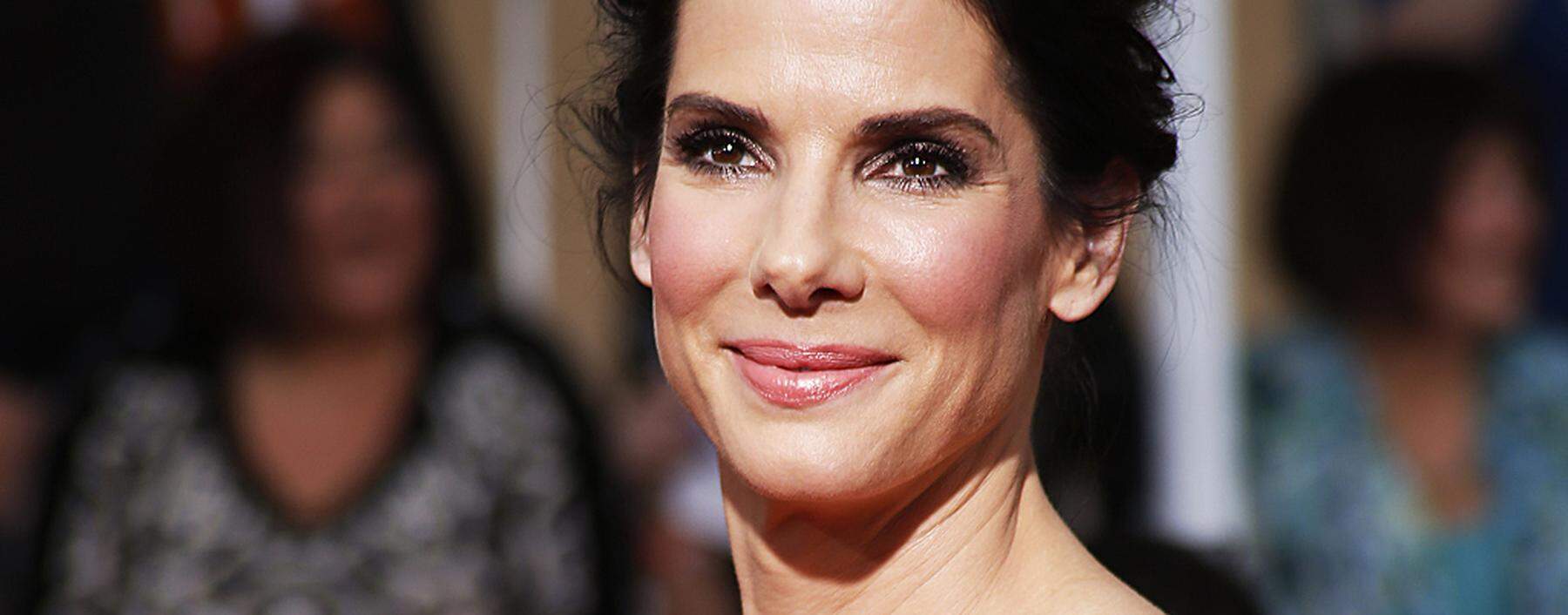 Sandra Bullock arrives at the 20th annual Screen Actors Guild Awards in Los Angeles