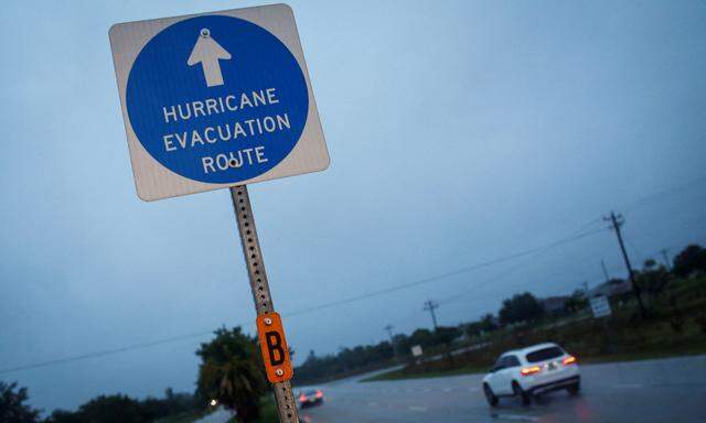 Bewohner des US-Bundesstaates Florida müssen mit Sturmfluten und Überschwemmungen rechnen.