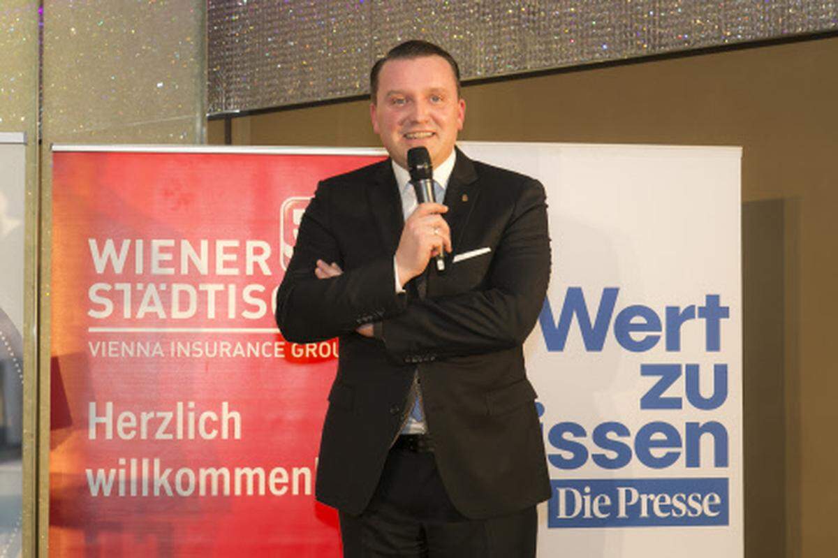 Stefan Ludwig, Director of Sales &amp; Marketing, The Ritz Carlton Vienna bei der Begrüßung in seinem Haus.  