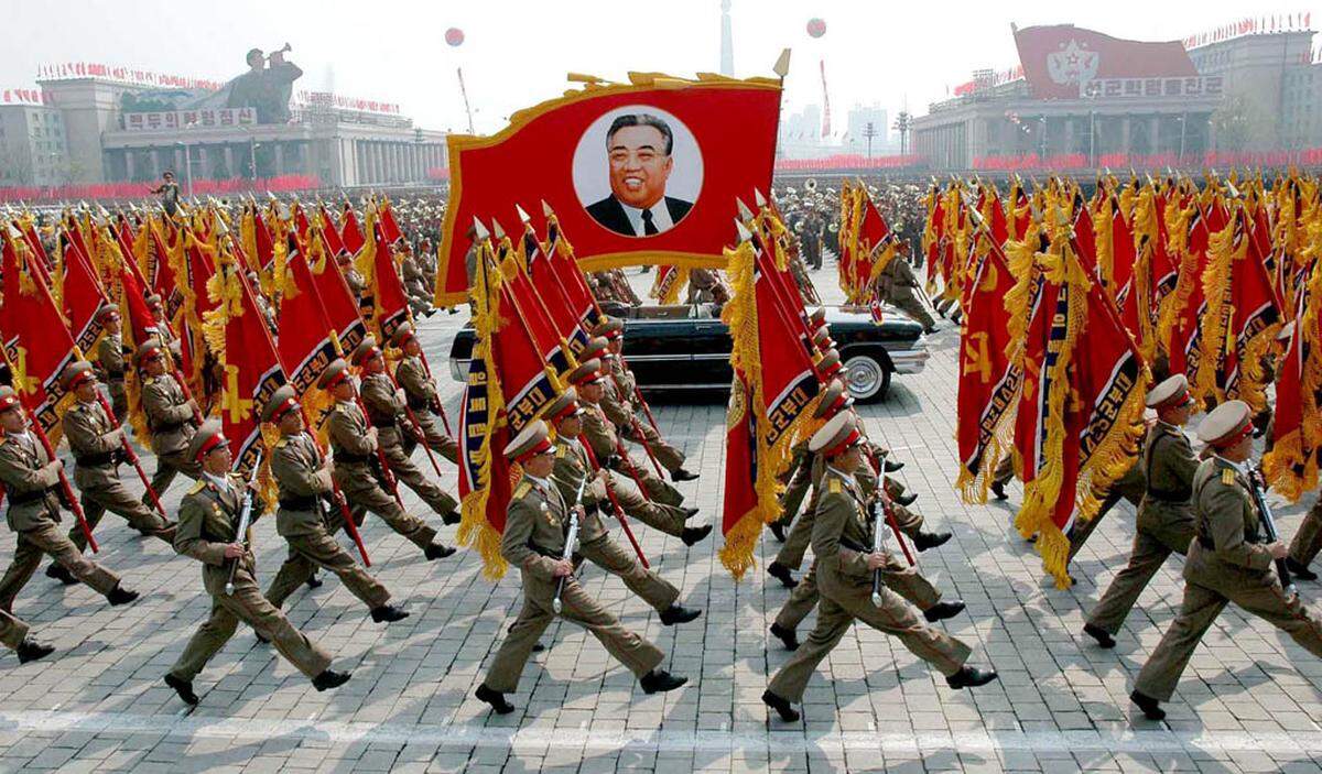 Mit mehr als 1,2 Millionen Soldaten unterhält Nordkorea eine der größten Armeen Asiens. Gleichzeitig leidet die Bevölkerung unter Hungersnöten.
