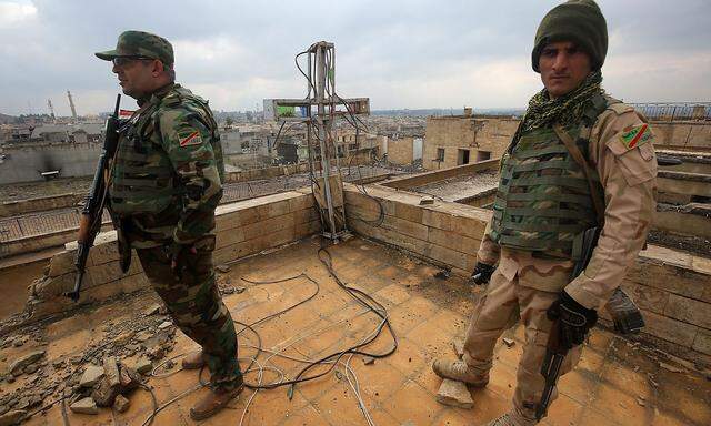 Irakische Soldaten im Nordosten der umkämpften Stadt Mossul.