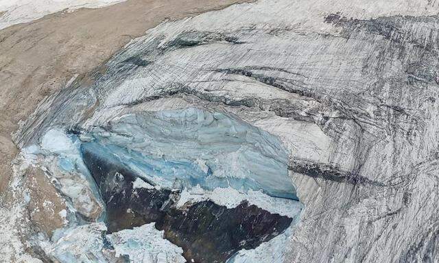 Bergsteiger in Südtirol von Eisplatte verschüttet.