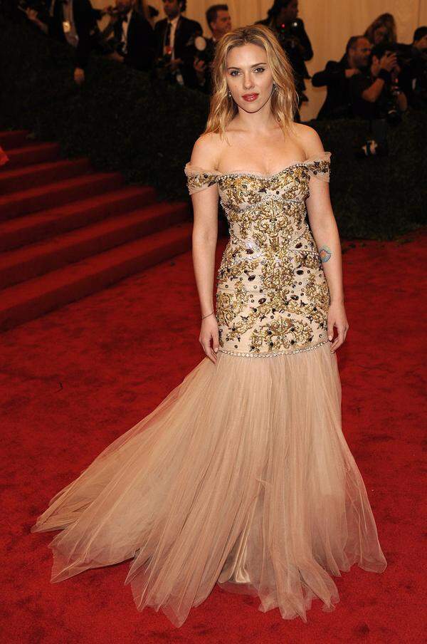 Scarlett Johansson kam in einem glamourösen bestickten Kleid.