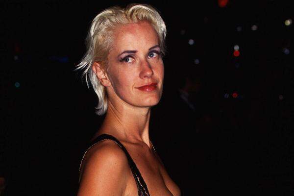 Paula Yates folgte ihm am 17. September 2000, dem zehnten Geburtstag ihrer Tochter Pixie, nach einer Heroinüberdosis. Sie starb wie Bob Geldofs Mutter im Alter von 41 Jahren.