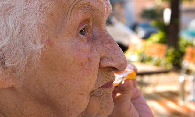 Seniorin - an old lady