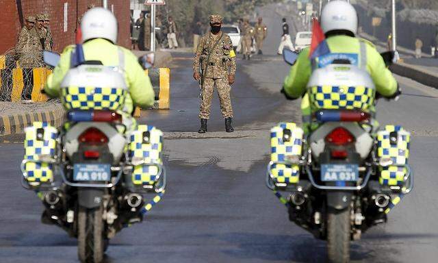 In Pakistan ist Polizei allgegenwärtig.