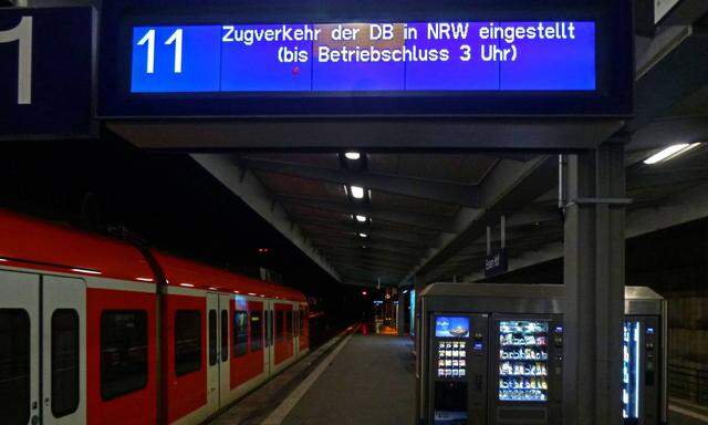 Deutsche Bahn stellt Bahnverbindungen ein, Sturm "Sabine" zu stark 