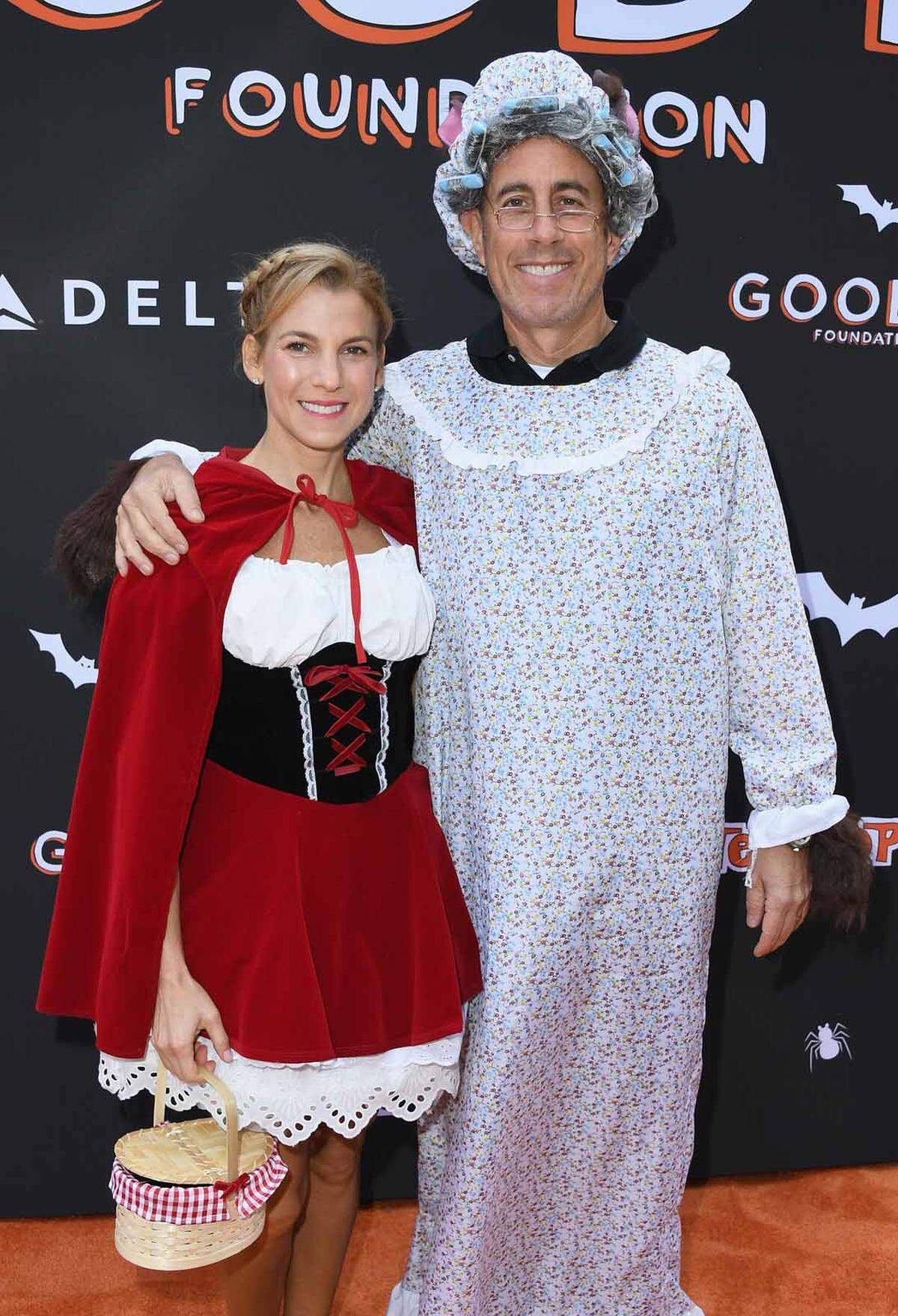 Jerry Steinfield und Ehefrau Jessica verkleideten sich für ihre Party als Rotkäppchen und Großmutter.    