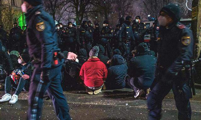 ASYL: PROTEST GEGEN ABSCHIEBUNGEN - KUNDGEBUNG AUFGELOeST