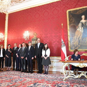 Bundeskanzlerin Brigitte Bierlein und Bundespräsident Alexander Van der Bellen bei der Angelobung am 3. Juni dieses Jahres