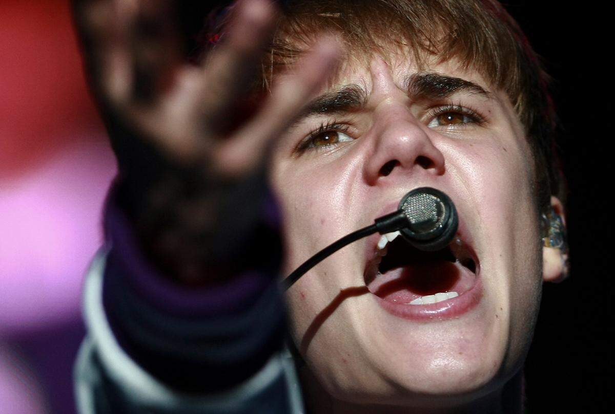 Als 13-Jähriger singt er ein paar Evergreens nach, lädt das Ergebnis auf "YouTube" hoch. Fanfare. Justin Bieber Superstar ward geboren.