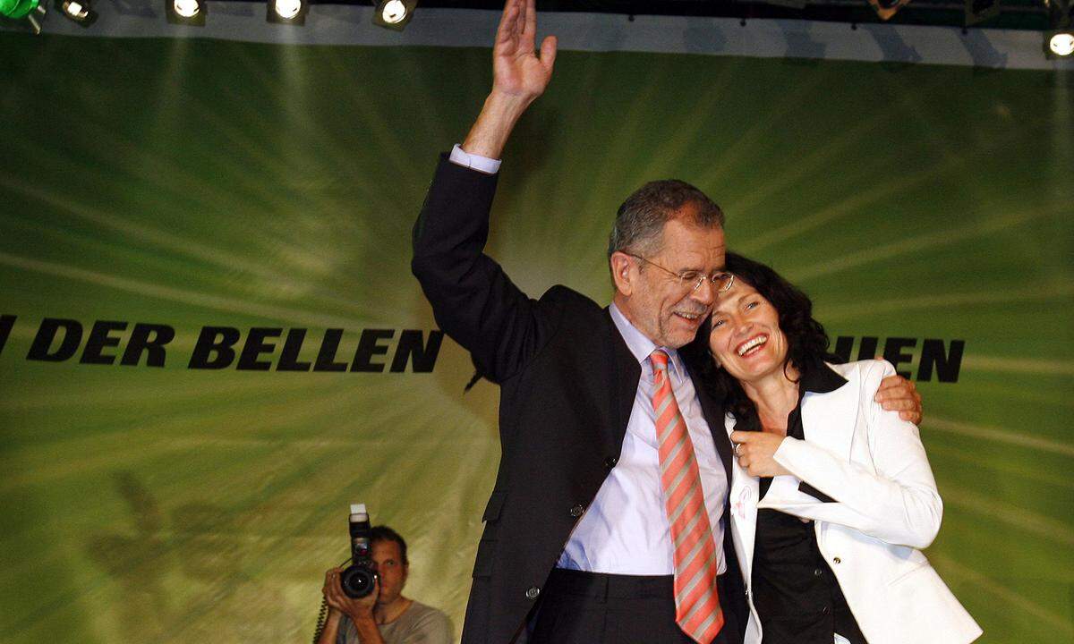 "Jetzt bist du dran." Van der Bellen übergibt 2008 den Parteivorsitz an Eva Glawischnig.
