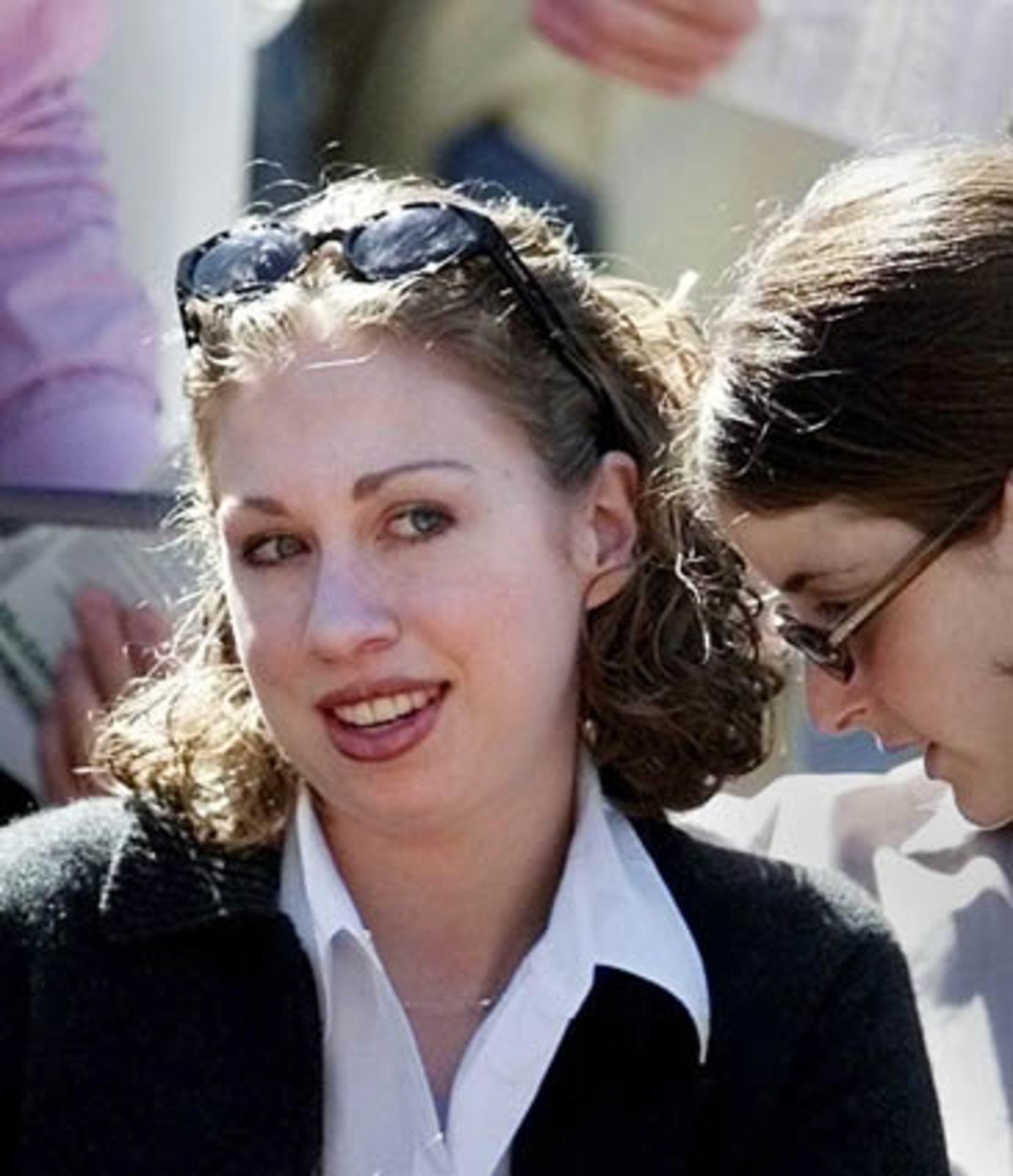 Sie haben verfolgt, wie sie nach dem Auffliegen der Lewinsky-Affäre 1998 ihre Eltern gleichsam als Schlichterin an die Hand nahm, wie sie zum Studieren an die kalifornische Stanford University ging, ...