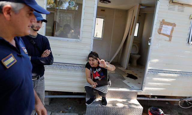 Die italienische Regierung geht gegen ihrer Meinung nach illegale Siedlungen von Roma vor.