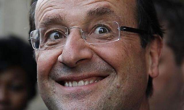 France's newly-elected President Hollande arrives at his apartment in Paris