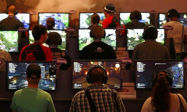 Gamers play the ´Final Fantasy XIV: Heavensward´ during the Gamescom 2015 fair in Cologne